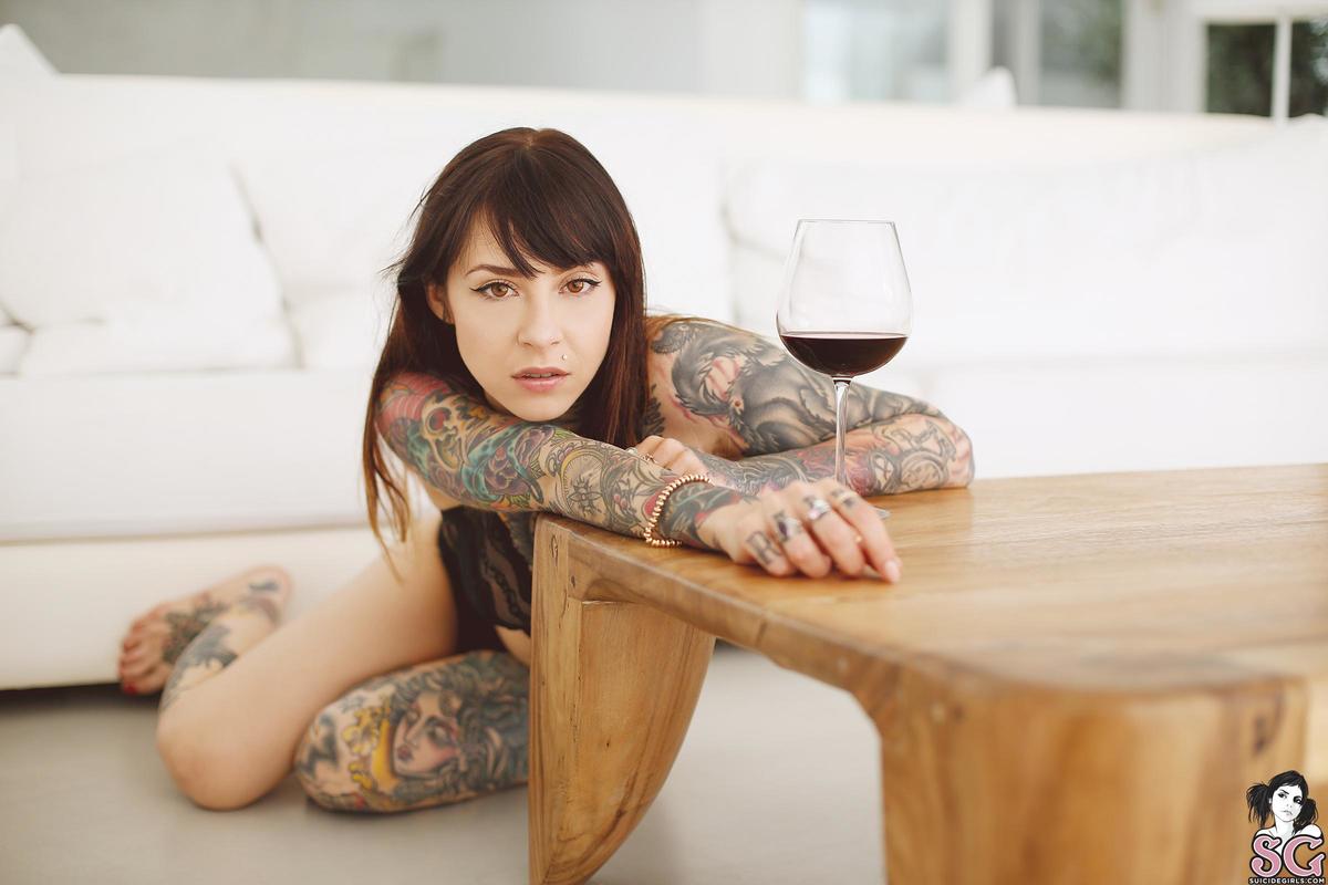 gogo-littledropofpoison-23.jpg