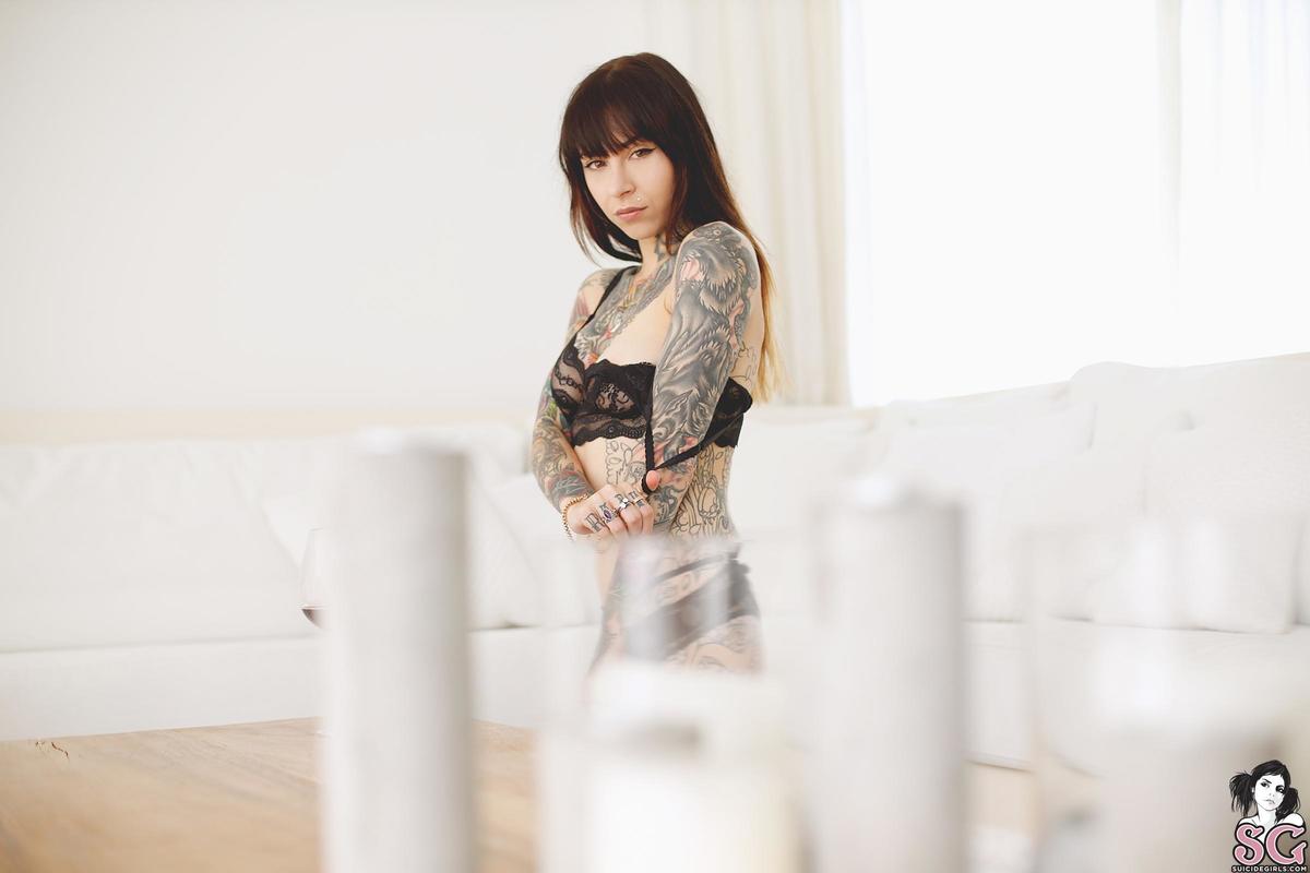 gogo-littledropofpoison-27.jpg