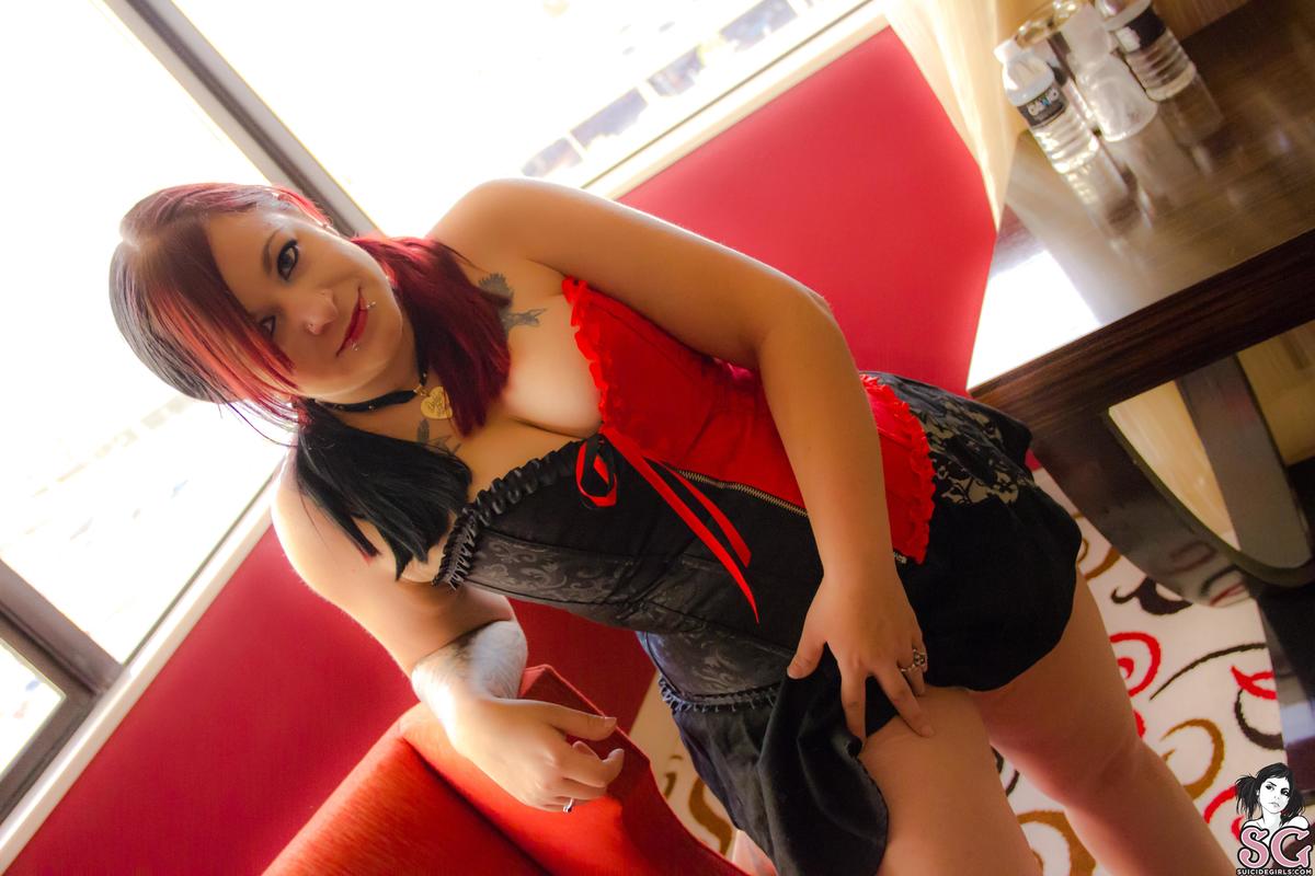 absyntheq-unzipped-03.jpg