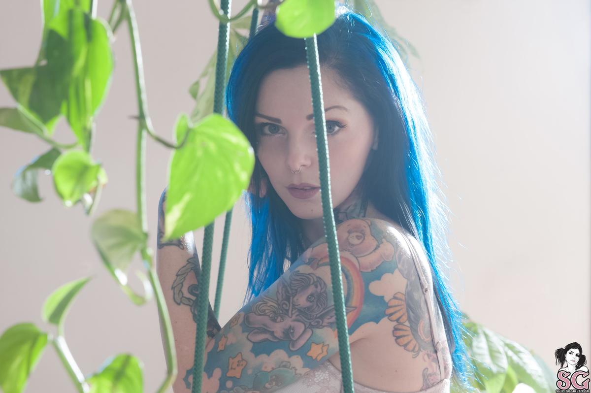 riae-swingaway-01.jpg