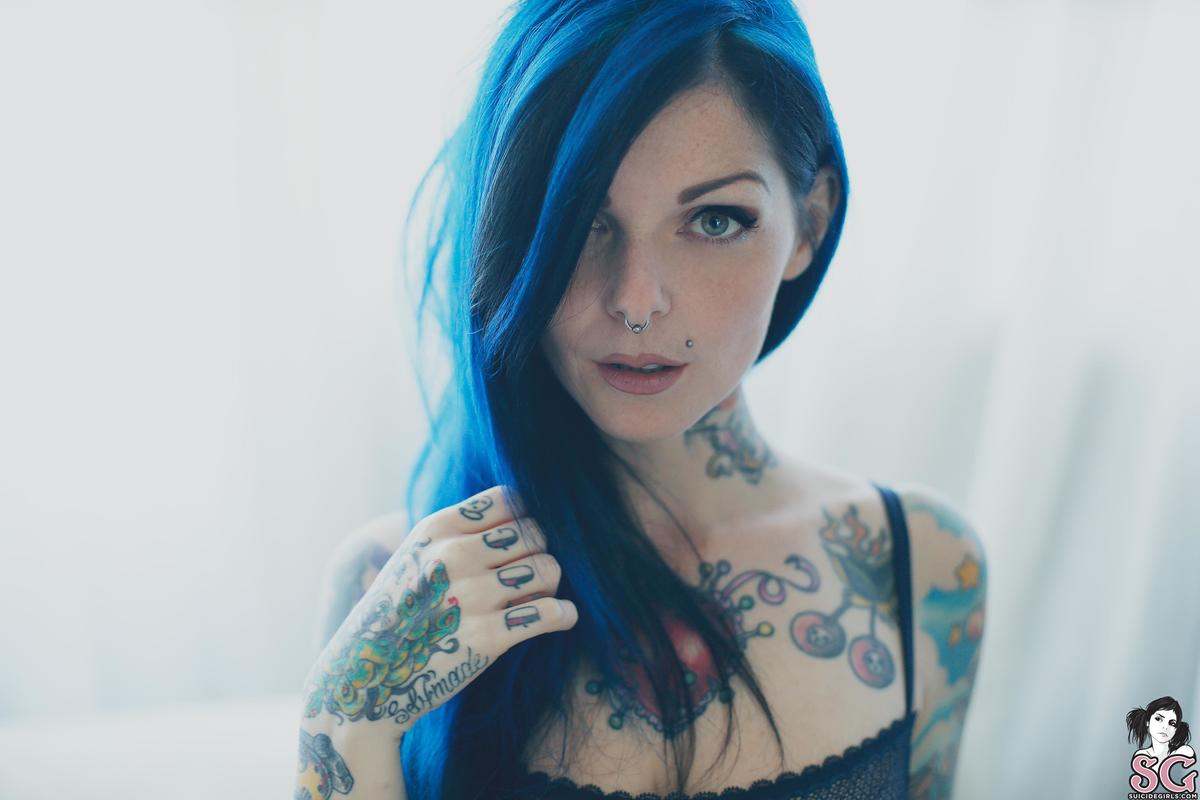 riae-blue-01.jpg