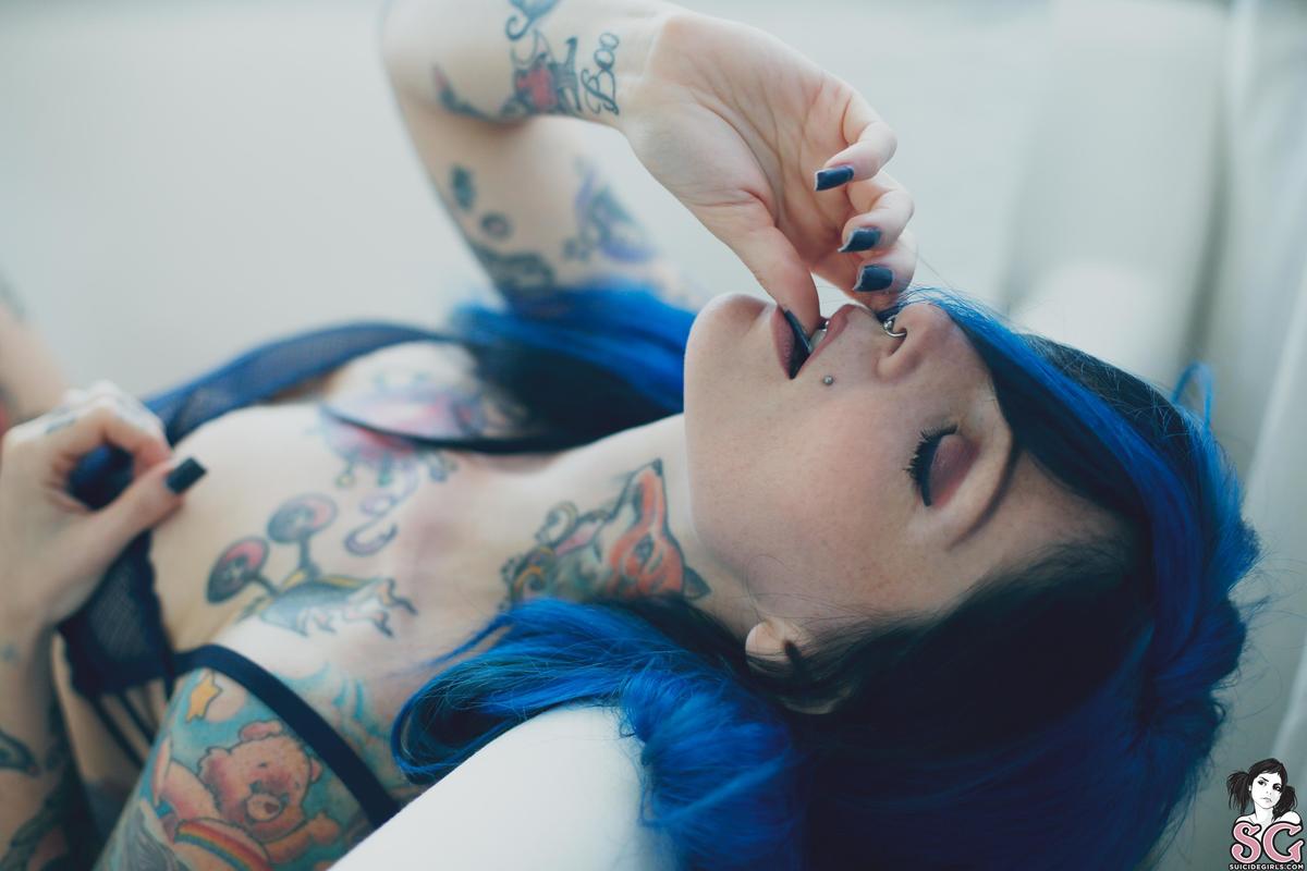 riae-blue-09.jpg