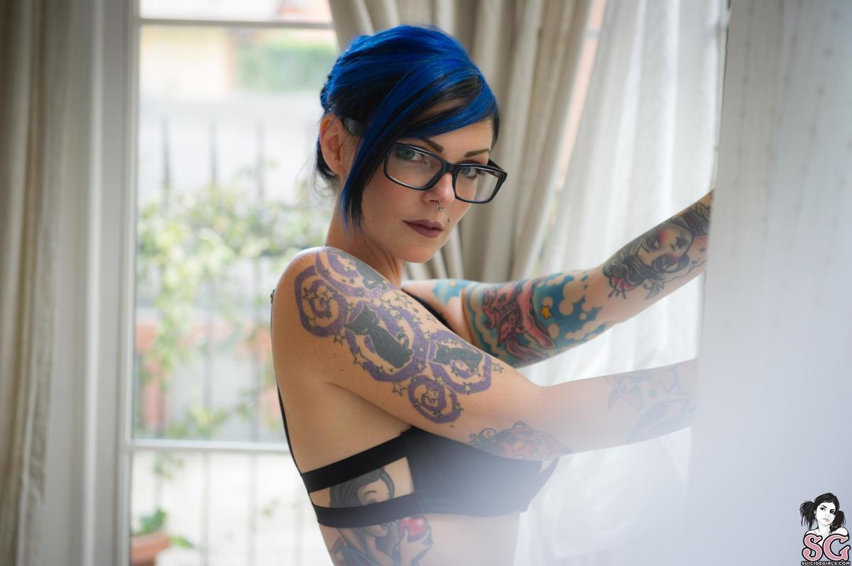 riae-endlessly-03.jpg