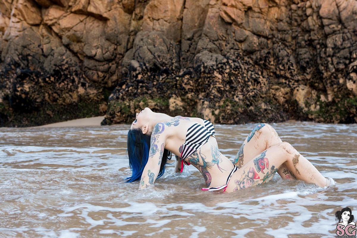 riae-risingfromthewaves-07.jpg