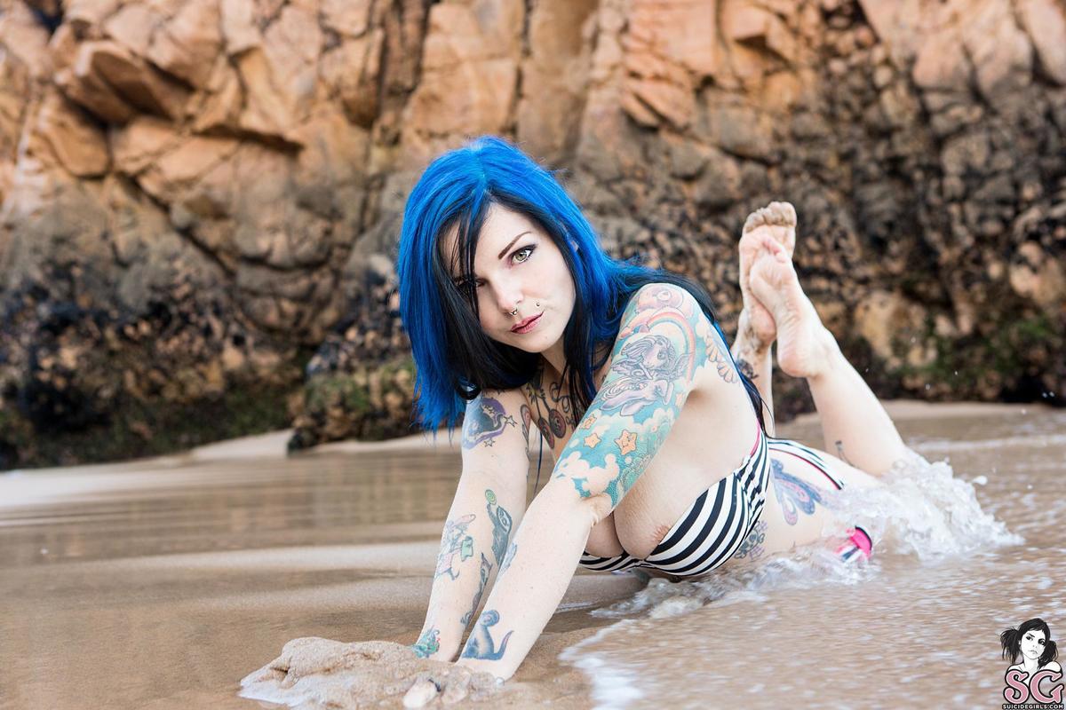 riae-risingfromthewaves-09.jpg