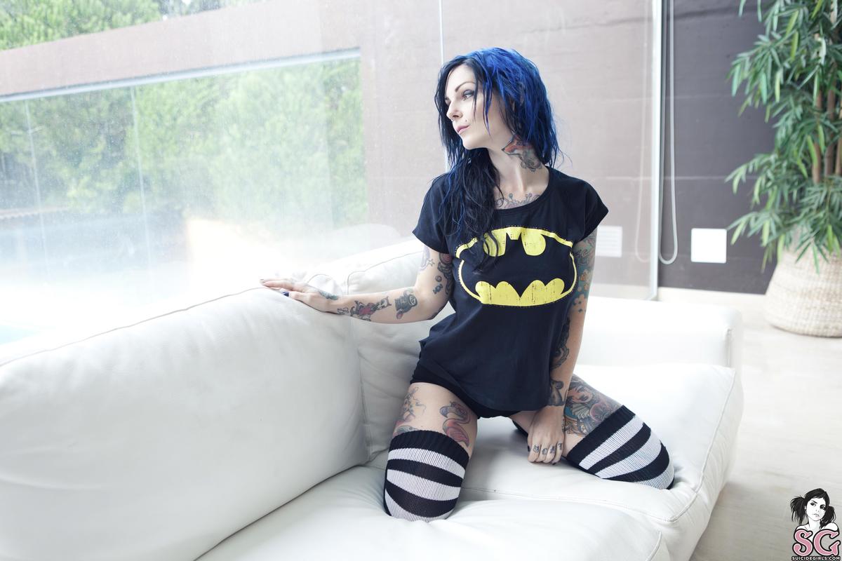 riae-bemyhero-01.jpg