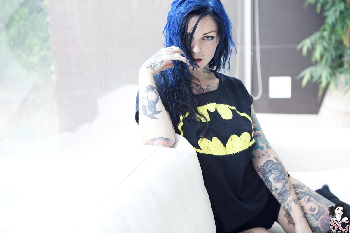 riae-bemyhero-03.jpg