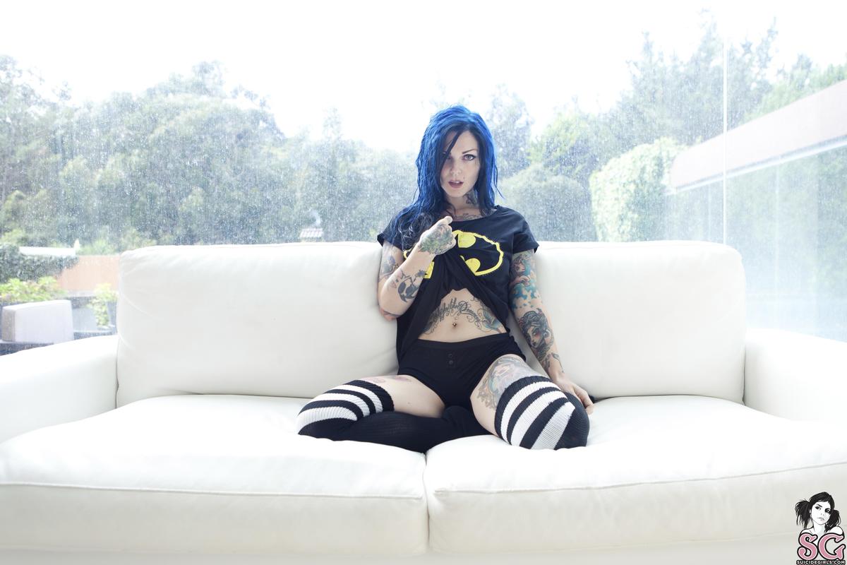 riae-bemyhero-05.jpg