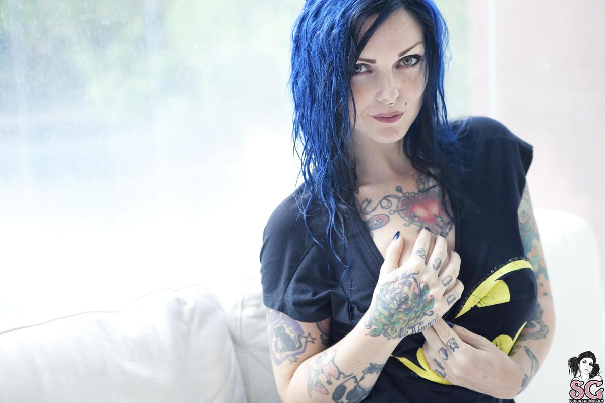 riae-bemyhero-09.jpg