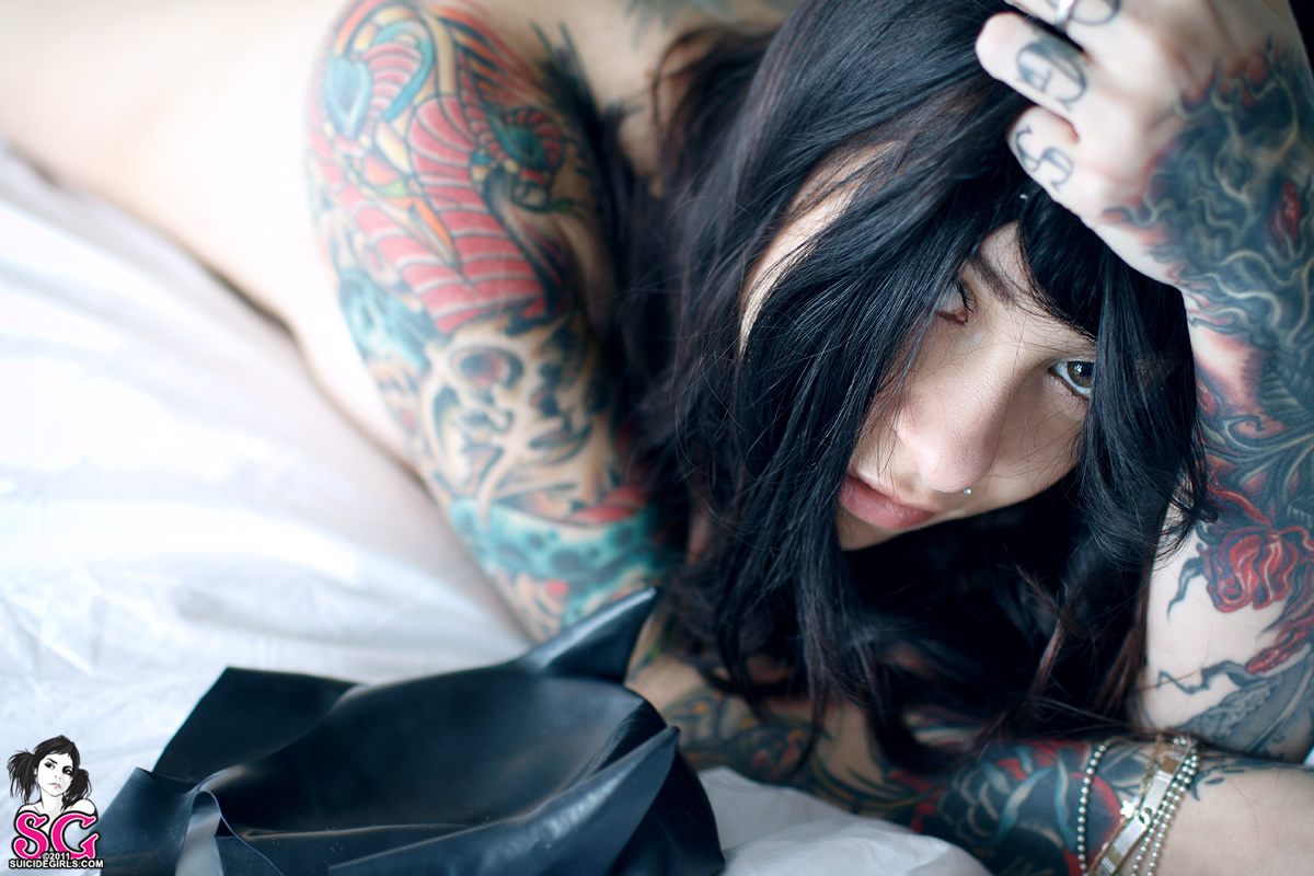 gogo-darthsideofthemoon-33.jpg