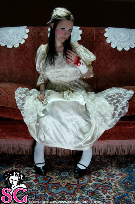 gogo-thebloodbride-01.jpg