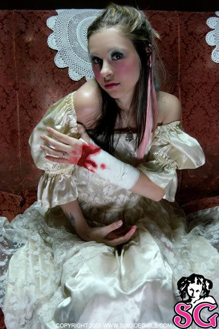 gogo-thebloodbride-03.jpg