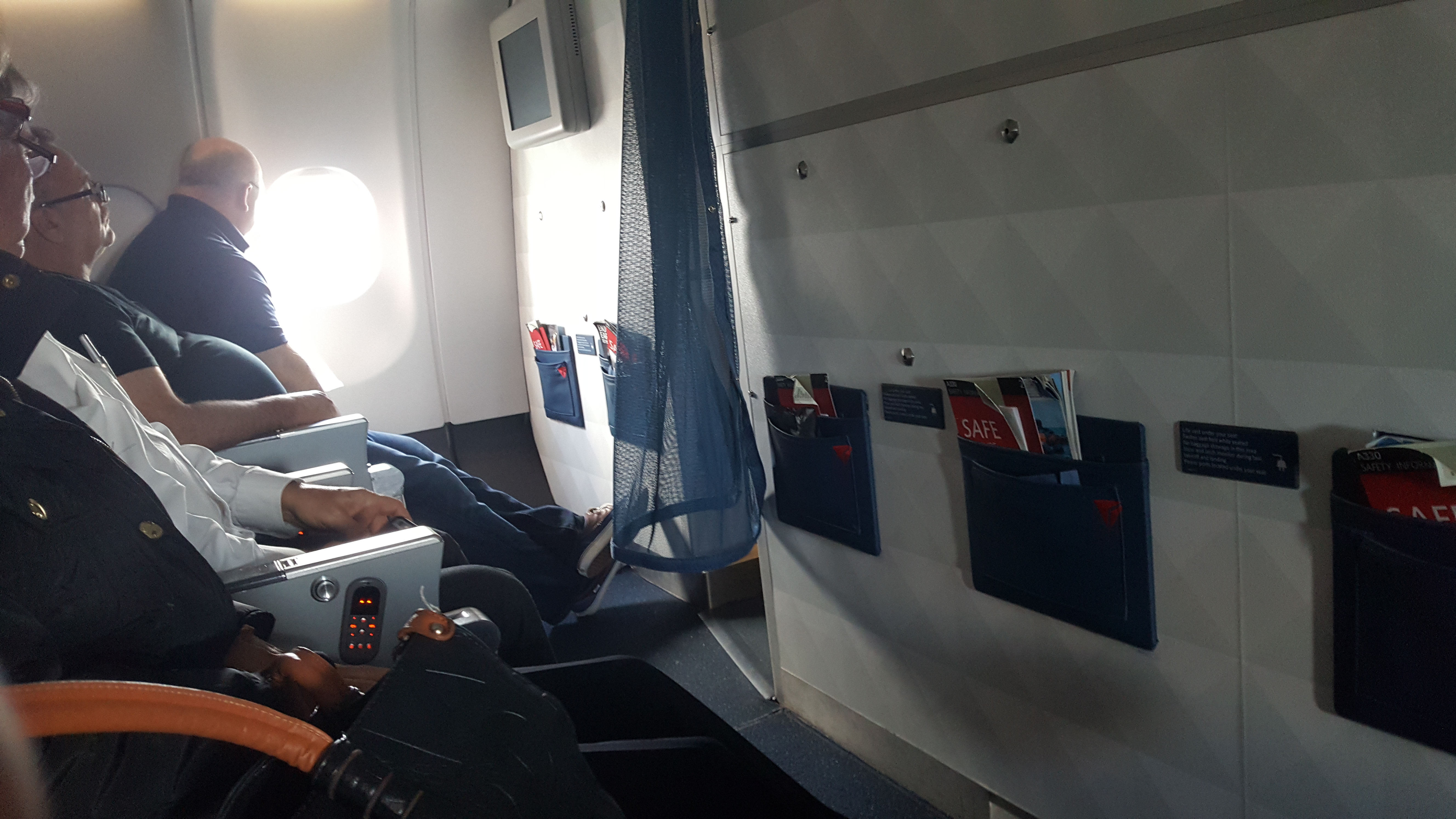 Delta A330-300 seat 10g d