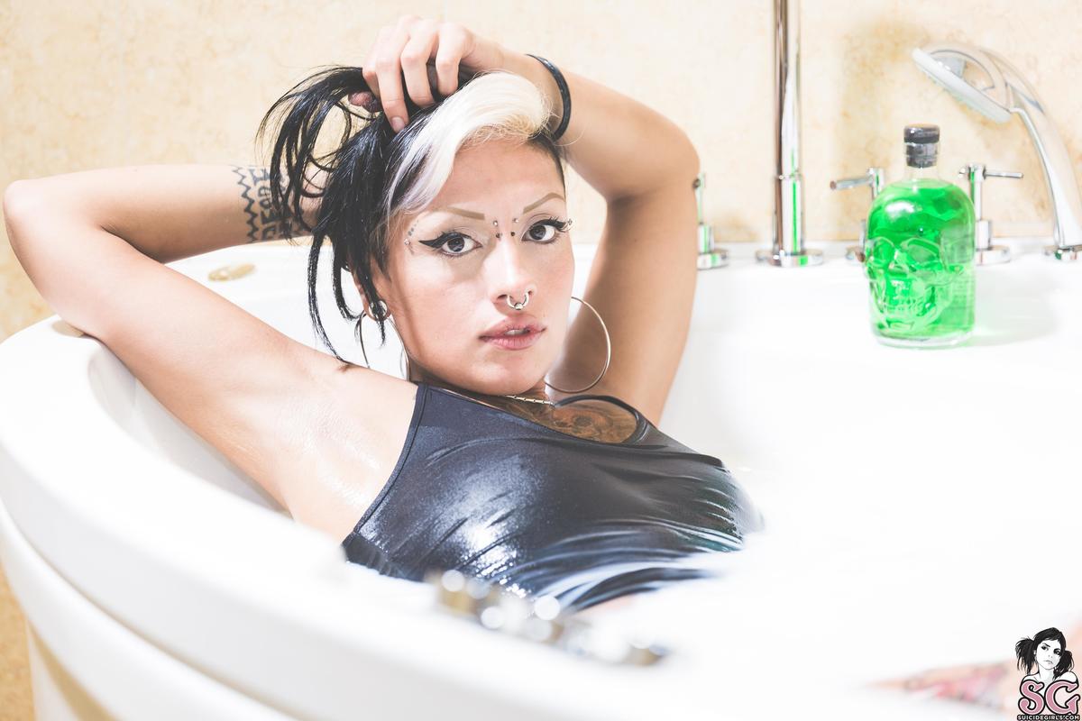 kristalj-milkybath-03.jpg