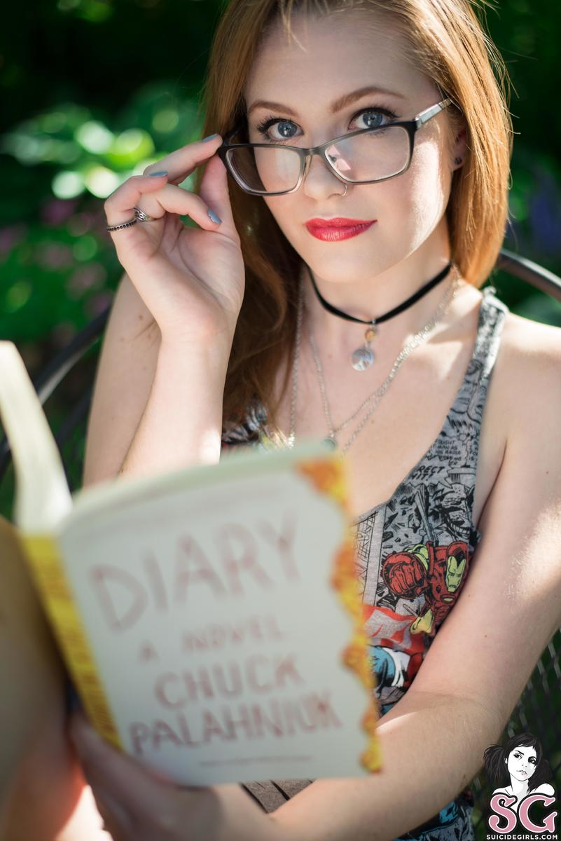 amity-readingisfornerds-03.jpg
