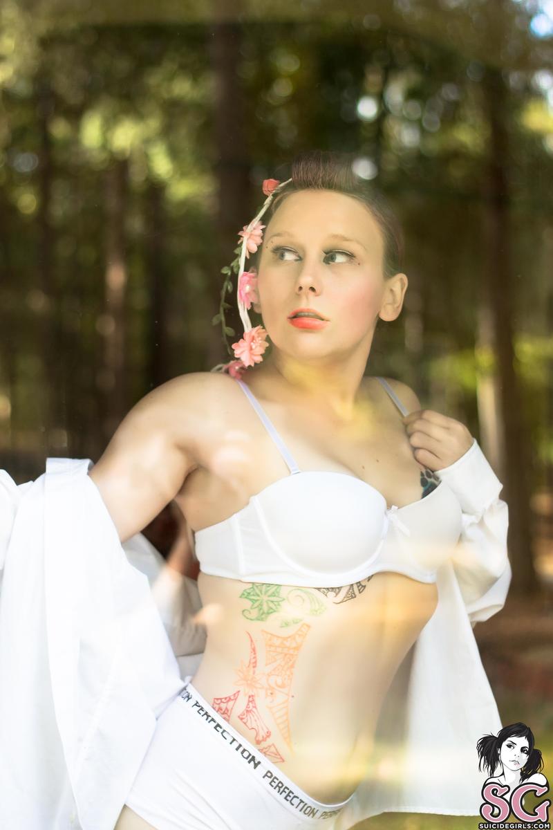 misskellielynnbelle-adayatthecabin-03.jpg