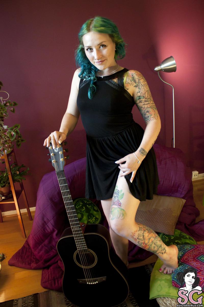 zumie-iplayyourfavoritesong-01.jpg