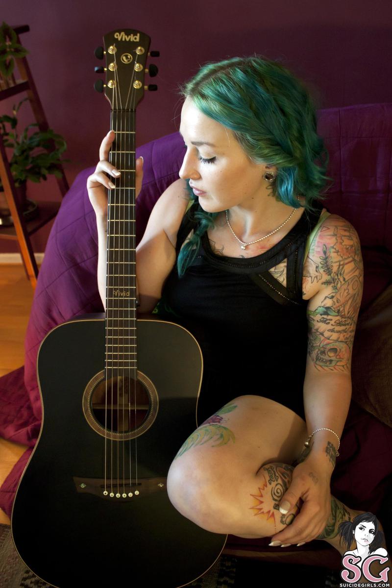 zumie-iplayyourfavoritesong-05.jpg