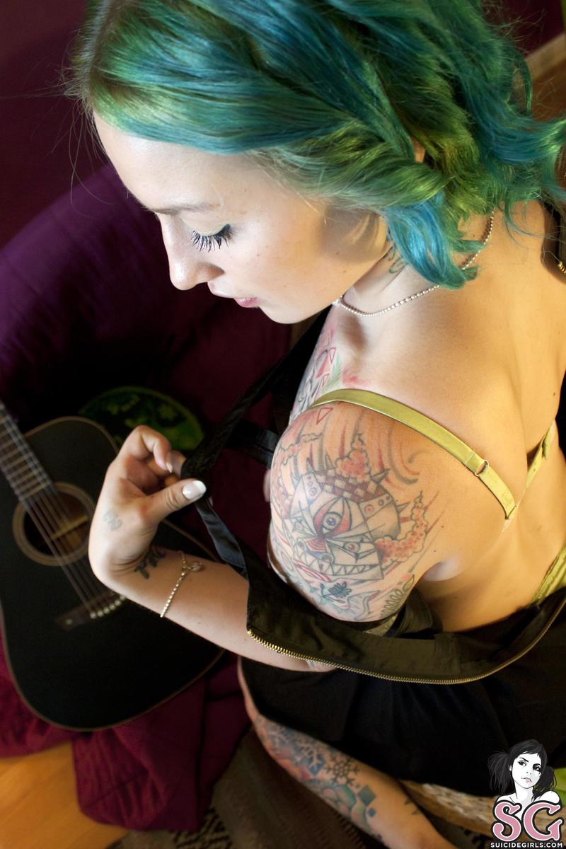 zumie-iplayyourfavoritesong-09.jpg
