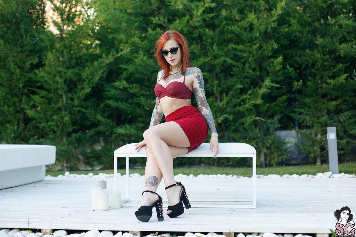 janesinner-burgundy-01.jpg
