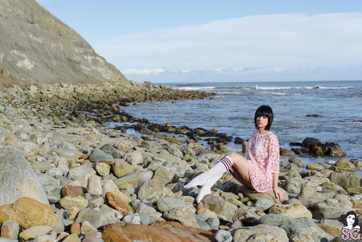 bobbielauramarie-bythesea-03.jpg