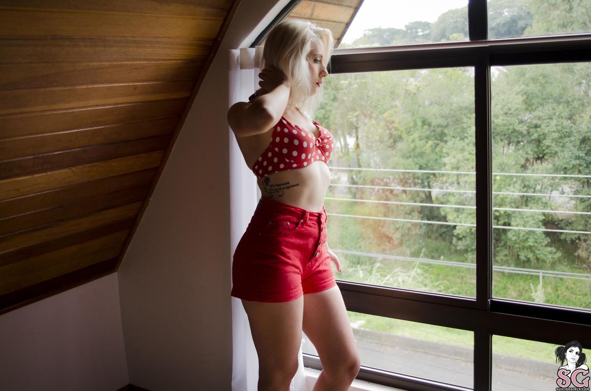 gley-sundayenrouge-03.jpg