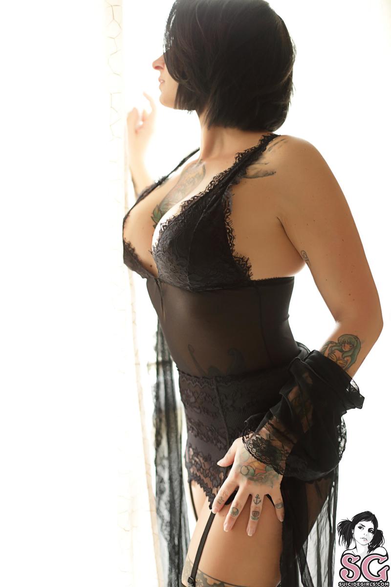 ladymuffin-myworldupsidedown-01.jpg