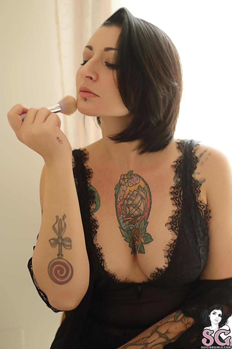 ladymuffin-myworldupsidedown-07.jpg