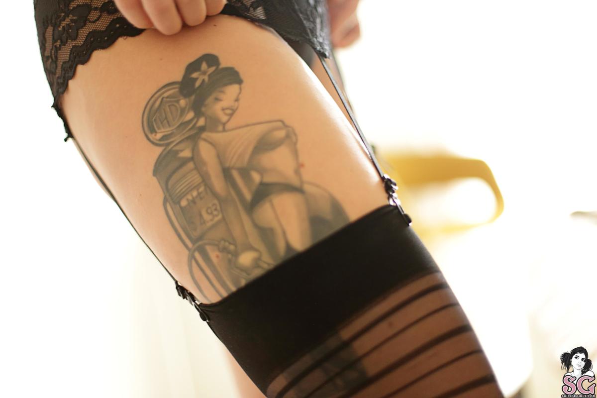 ladymuffin-myworldupsidedown-09.jpg