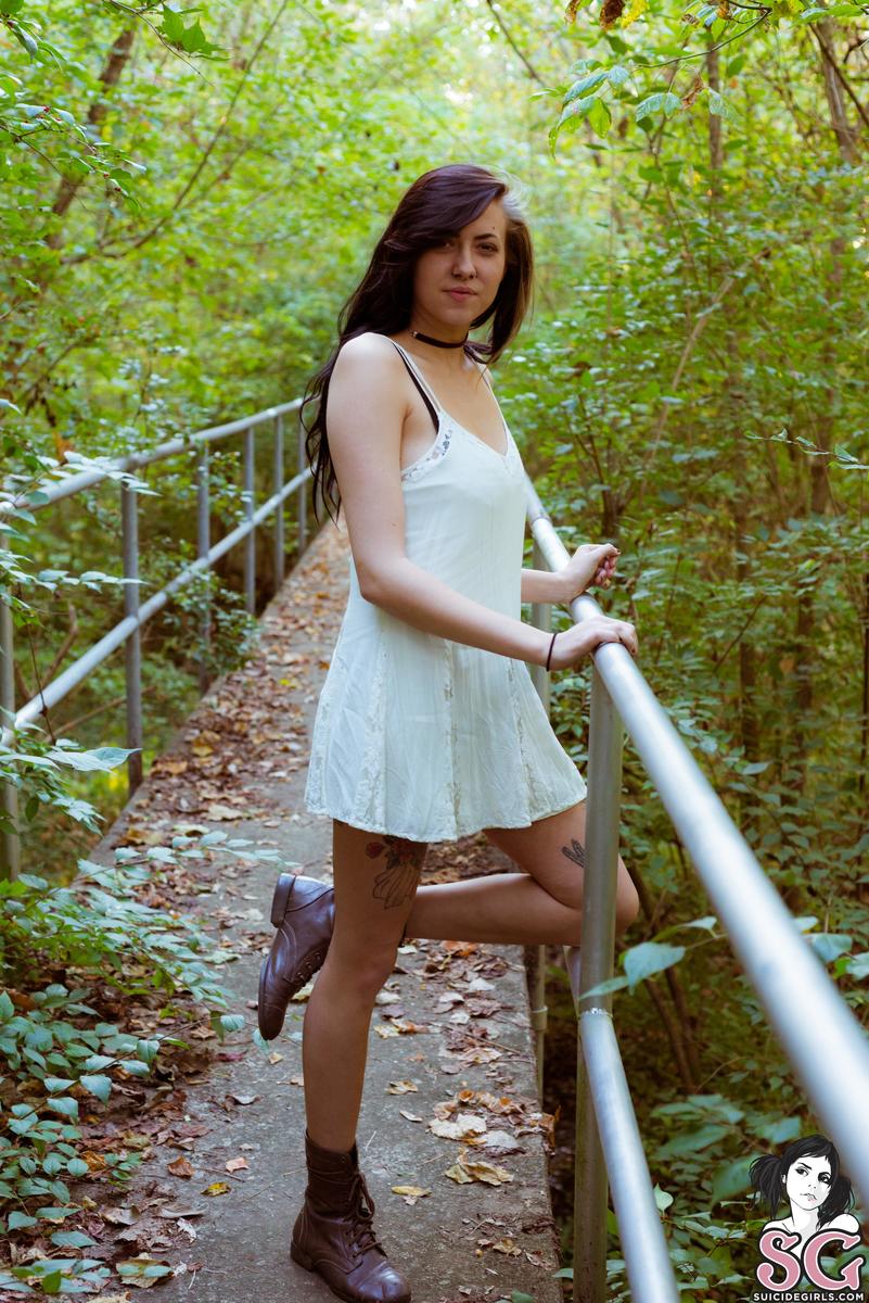 sallie-ofleavesandgrass-03.jpg