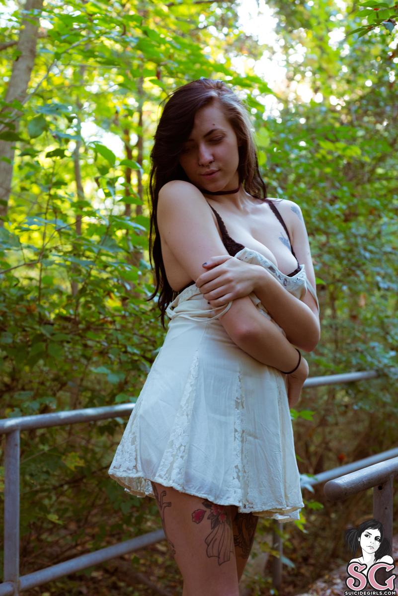 sallie-ofleavesandgrass-09.jpg