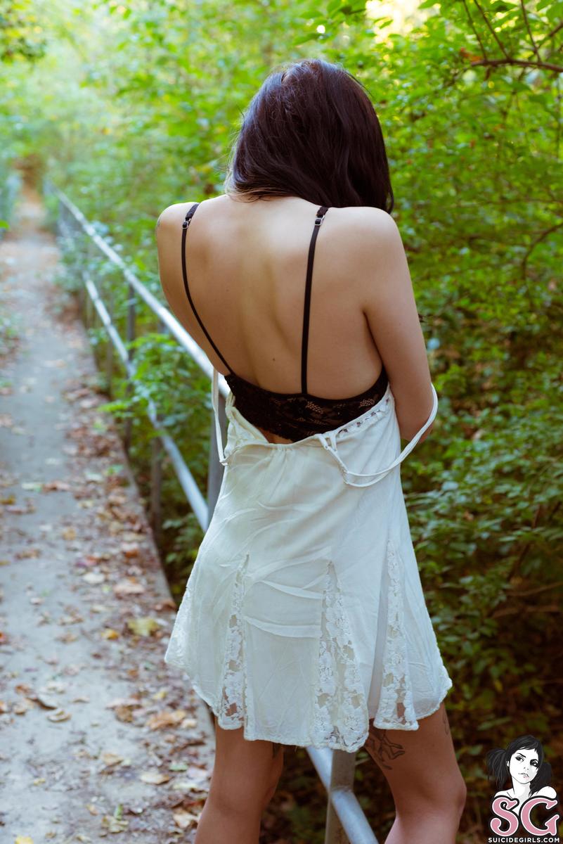 sallie-ofleavesandgrass-11.jpg