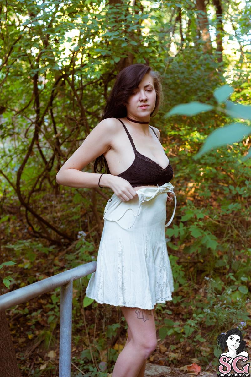 sallie-ofleavesandgrass-13.jpg