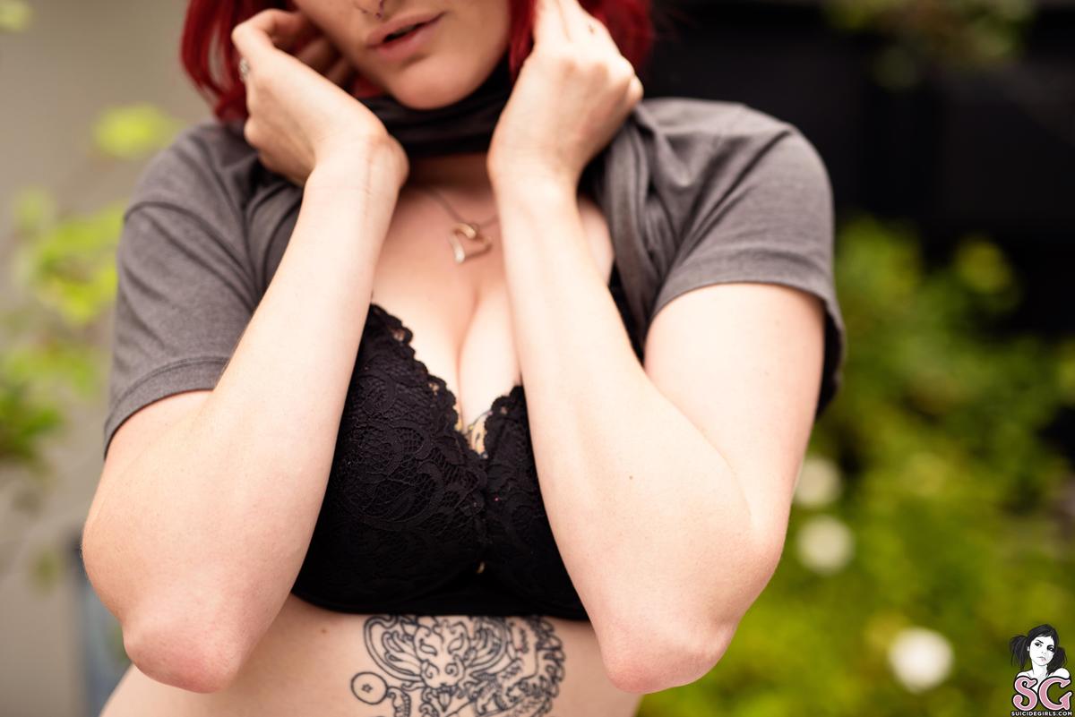 lotticia-exhibitionist-09.jpg