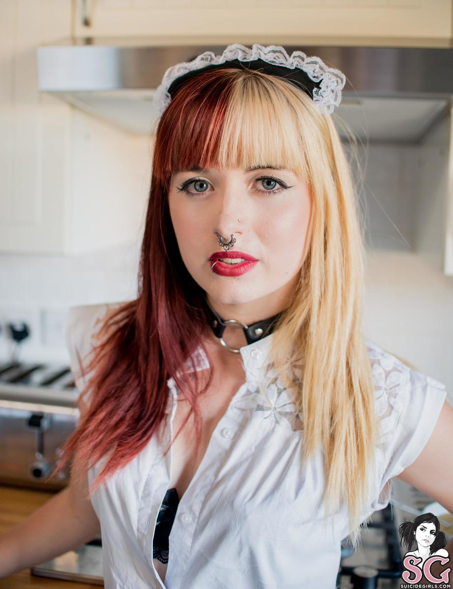 blaizee-rhubarbandcustard-03.jpg