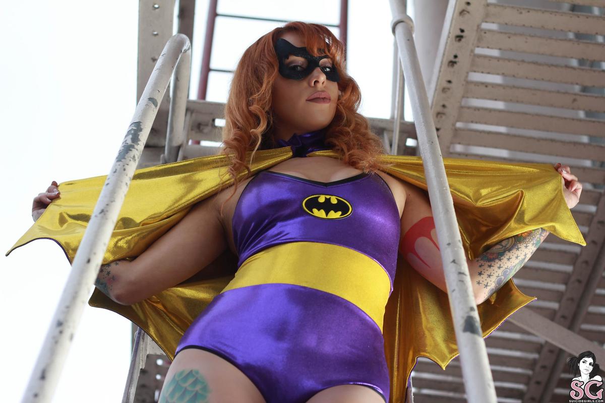 leemalee-gothamsfinest-03.jpg