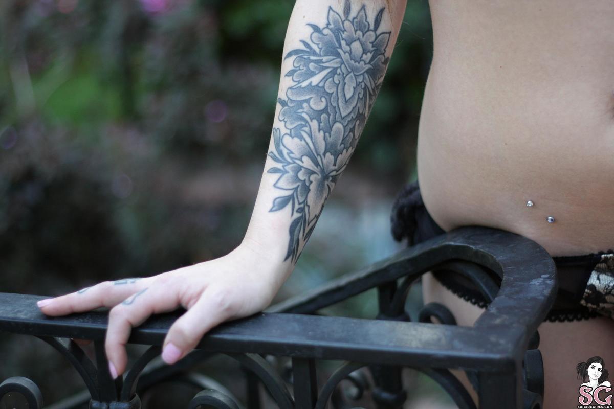 suttin-gardenofevil-09.jpg