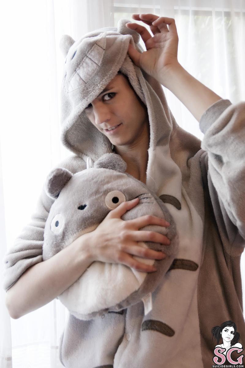 soniadorita-myroommatetotoro-01.jpg
