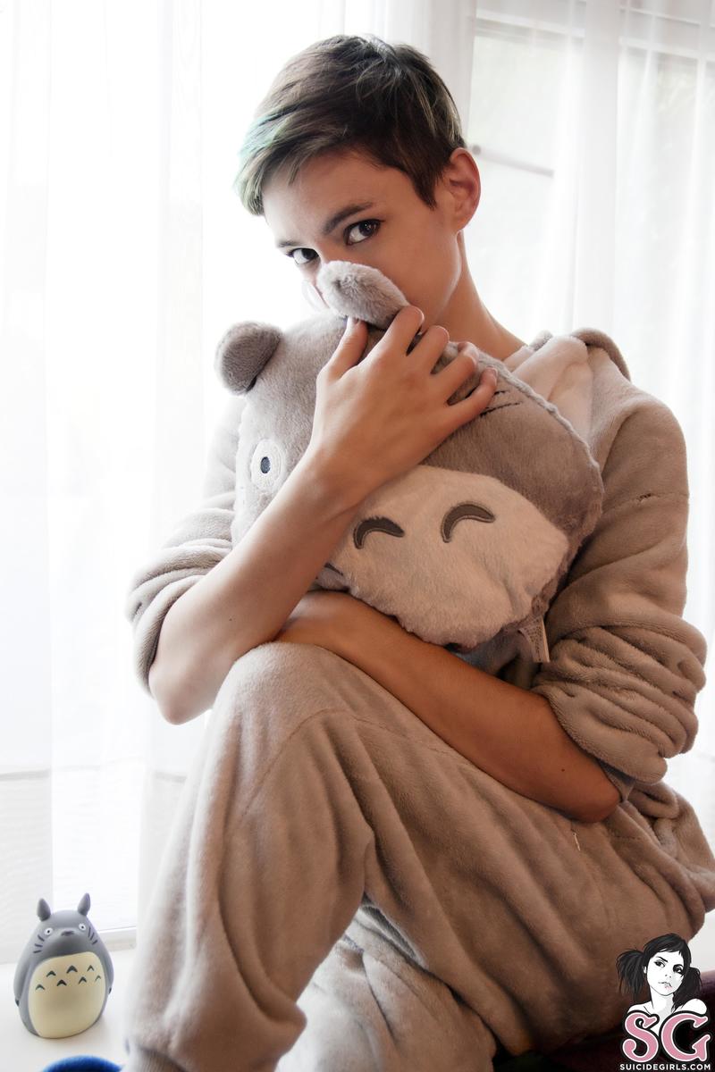 soniadorita-myroommatetotoro-03.jpg