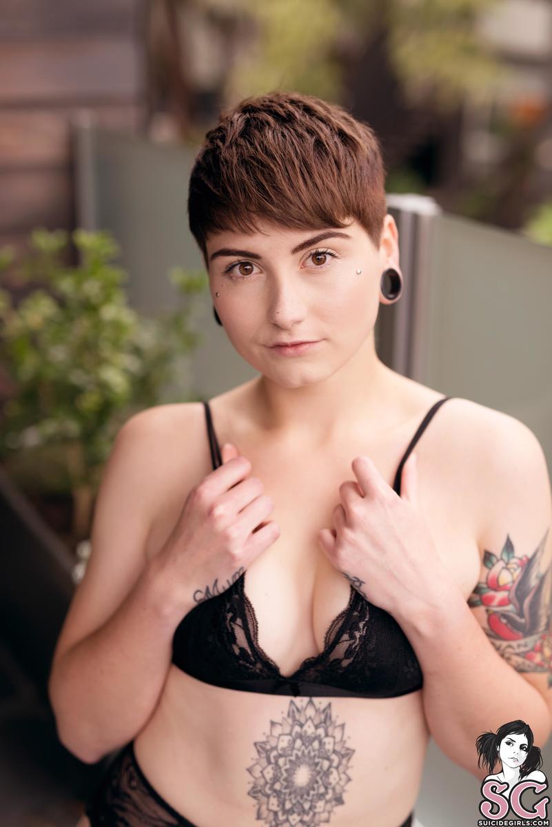 louisawood-promisenoonewillsee-11.jpg