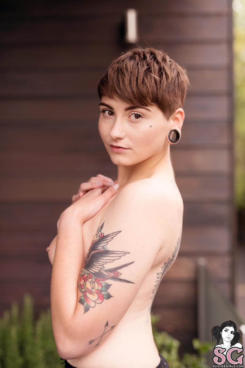 louisawood-promisenoonewillsee-21.jpg