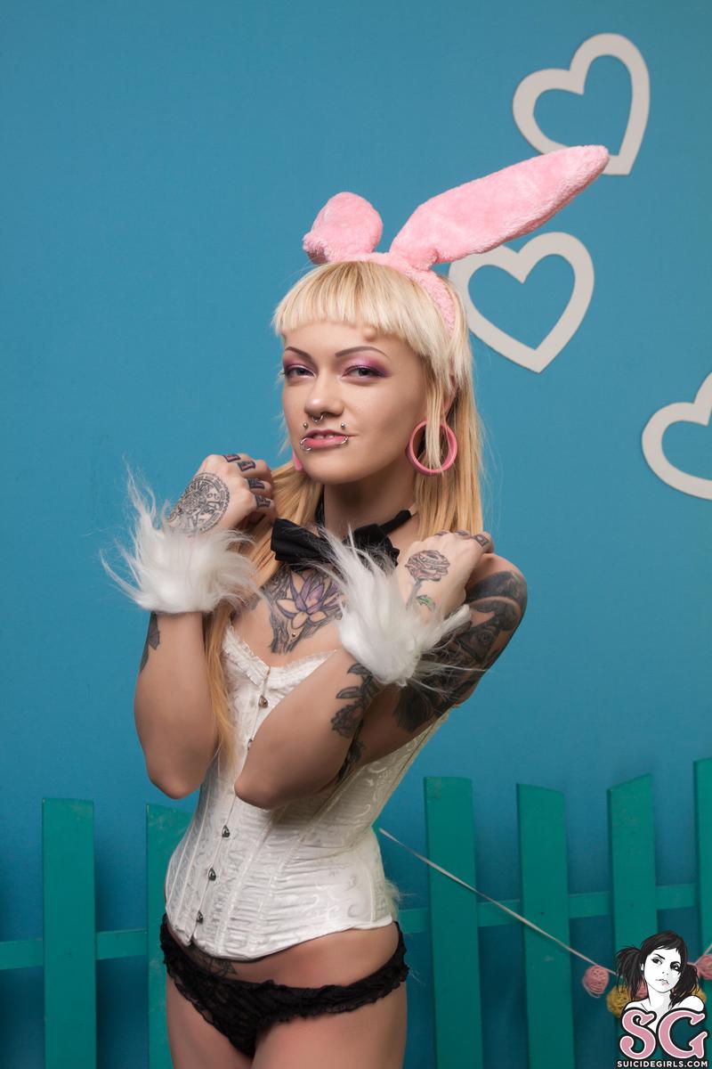 tastyzombie-measterbunny-01.jpg