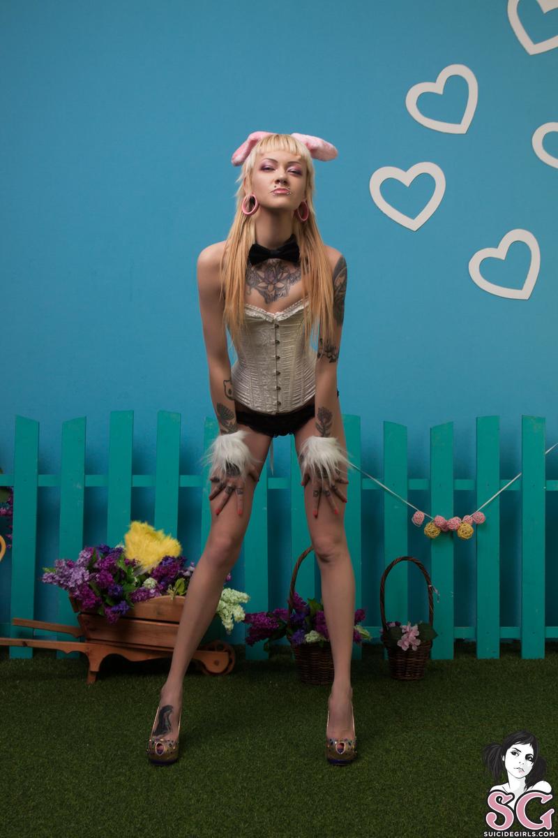 tastyzombie-measterbunny-05.jpg