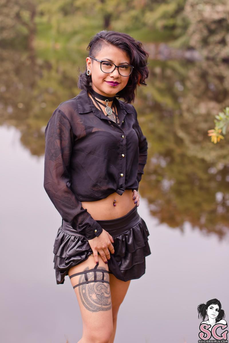 ravenbruxa-atthelake-01.jpg