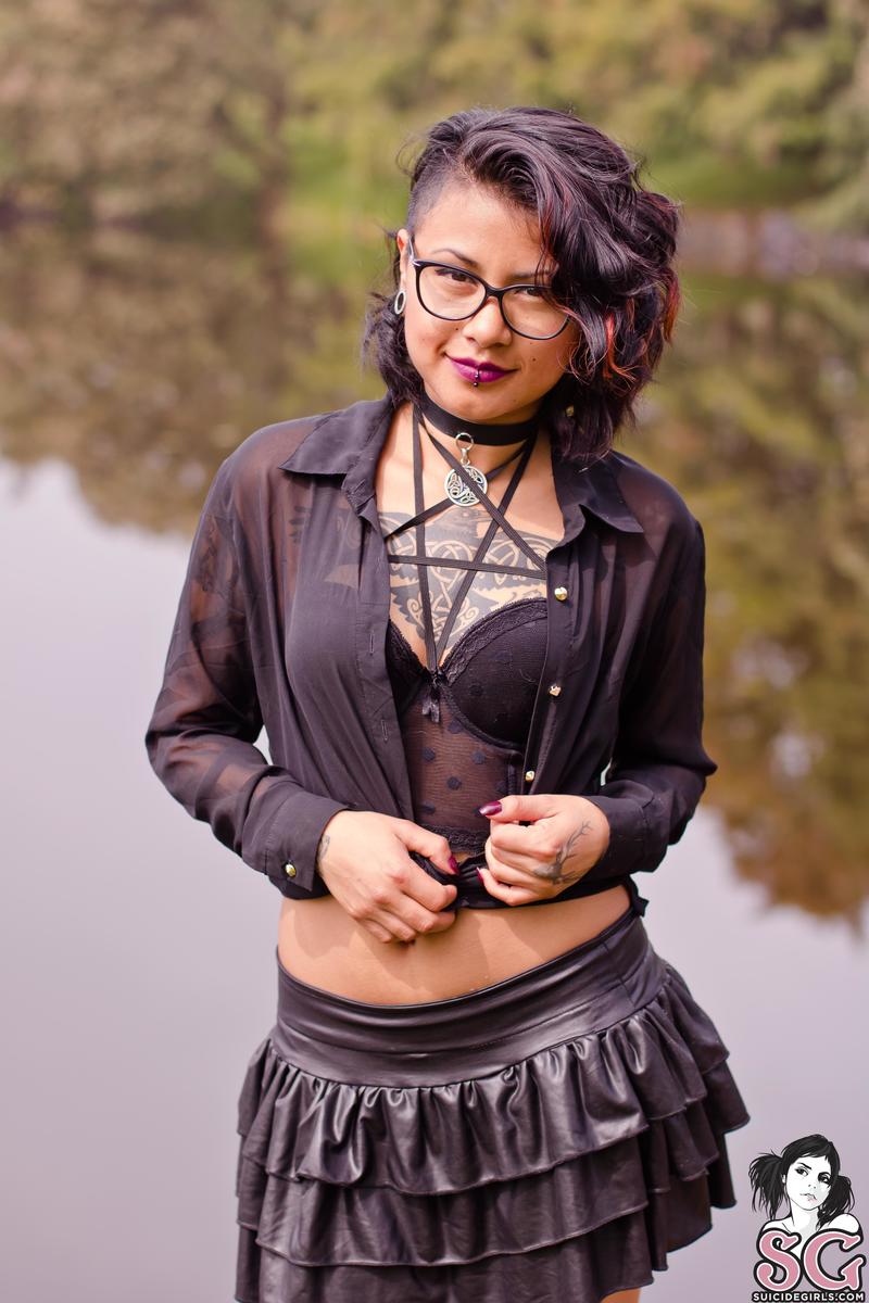 ravenbruxa-atthelake-05.jpg