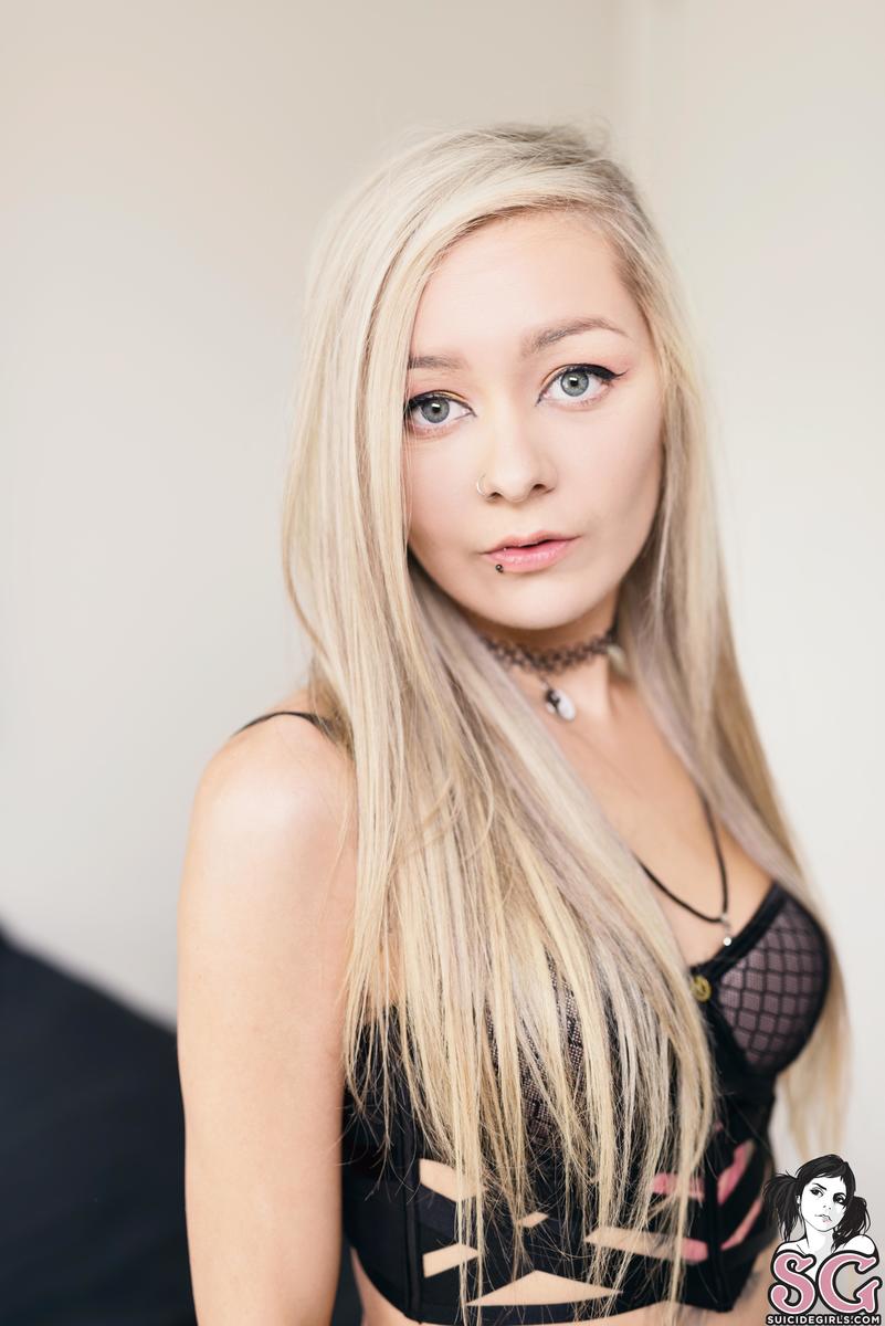 gemsanddiamonds-behindcloseddoors-01.jpg