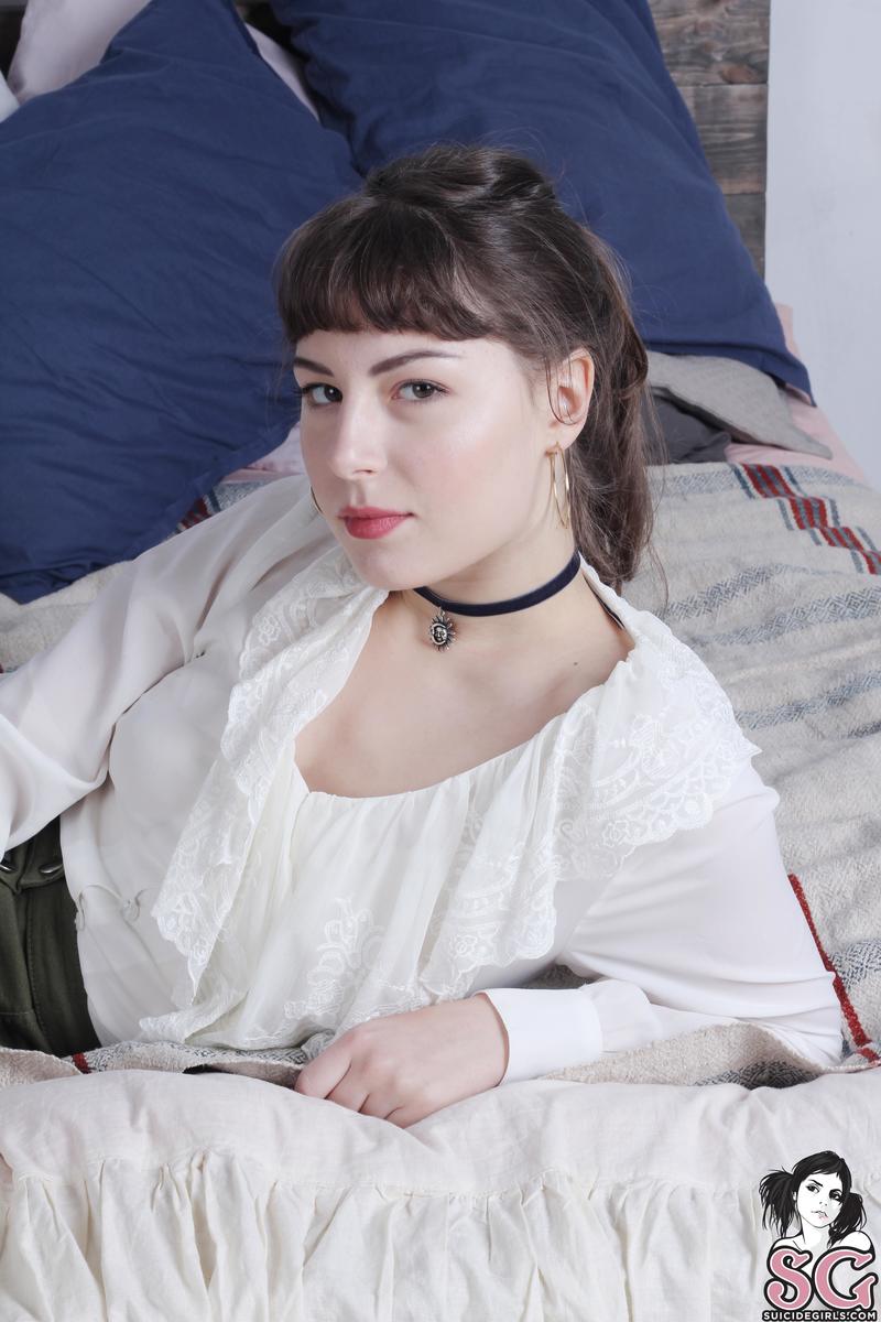 leadebor-schoolgirllea-05.jpg