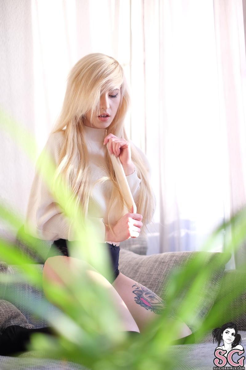 louvee-waitingforyou-05.jpg