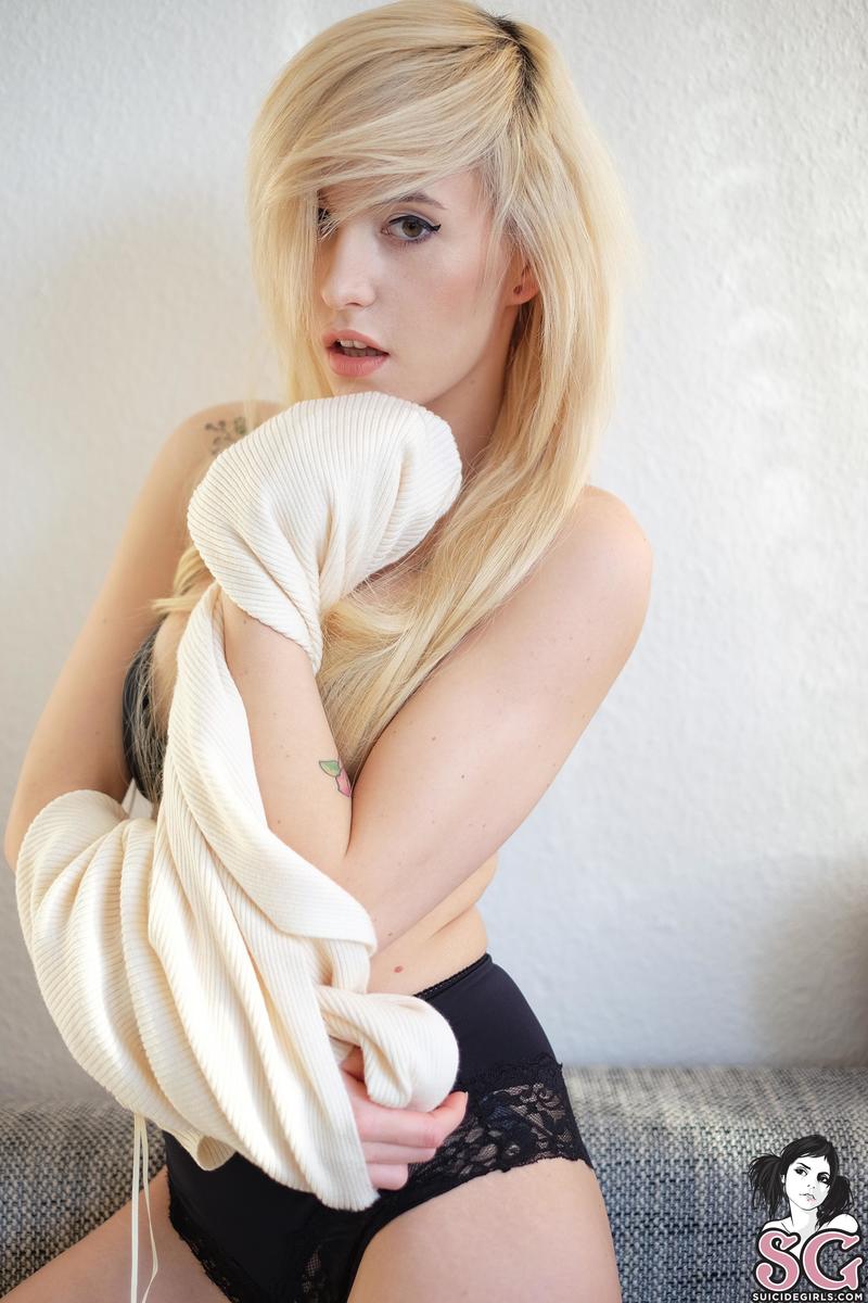 louvee-waitingforyou-07.jpg