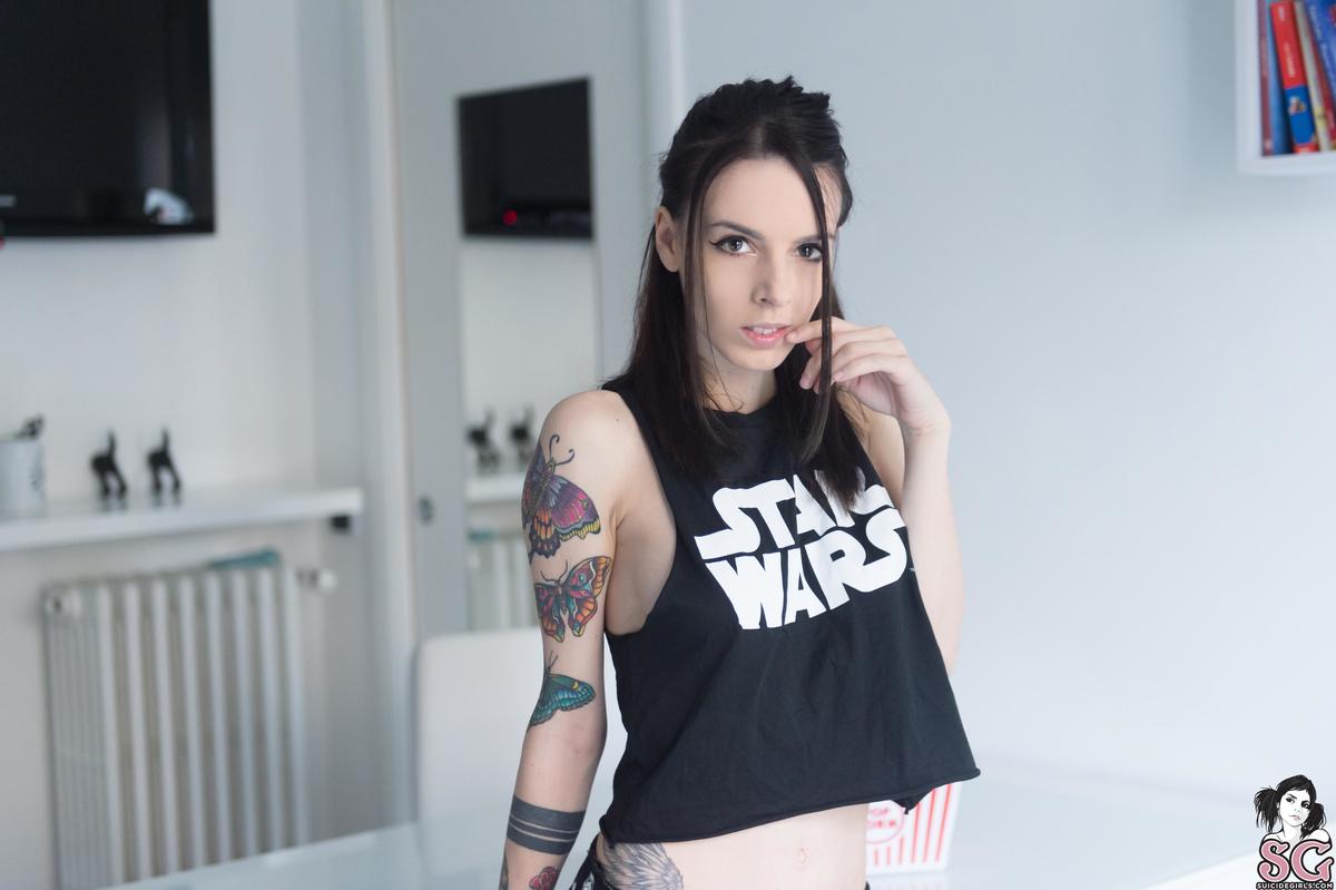 tanyabat-falleninthedarkside-03.jpg